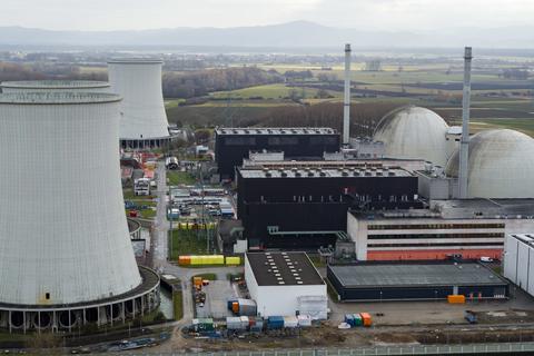 Das Atomkraftwerk in Biblis Foto: Simon Rauh/Justus Hamberger