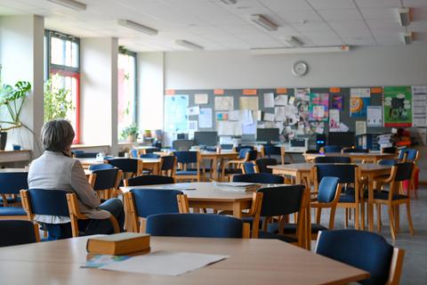 Leeres Lehrerzimmer: Das Fehlen von Pädagogen ist an vielen Schulen im Kreis Groß-Gerau ein gravierendes Problem.