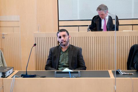 DNA-Spuren am Pistolenabzug stützen das Geständnis, das der 28-jährige mutmaßliche Haupttäter abgelegt hat.  Foto: Steffen Gross 