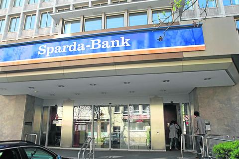 Unter anderem in der Sparda-Bank-Filiale in der Rhabanusstraße in Mainz sollen Kriminelle auf Schließfächer von Kunden zugegriffen haben.