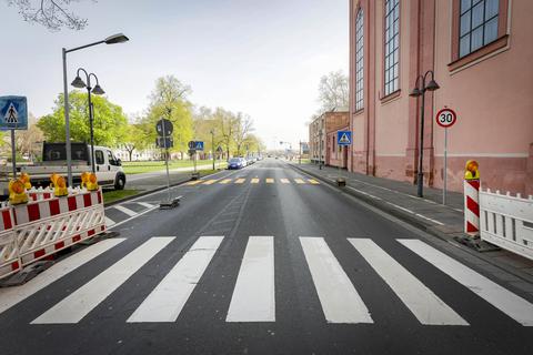 Der Abschnitt der Großen Bleiche am Ernst-Ludwig-Platz soll für Autos gesperrt werden, um so den Durchgangsverkehr einzuschränken. Foto: Sascha Kopp