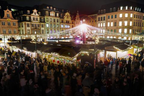 Weihnachtsmarkt ohne 3G-Regal: Das finden nicht alle Mainzer gut.                  Archivfoto: Sascha Kopp