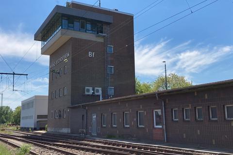 Wegen Personalengpässen im Stellwerk Mainz-Bischofsheim kommt es auf der Bahnstrecke zwischen Mainz und Frankfurt zu Ausfällen und Verspätungen. Foto: Michaela Kabon