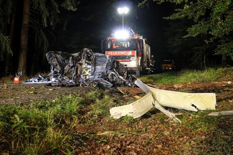 Nahe Butzbach ist ein Gyrocopter abgestürzt. Zwei Menschen starben noch an der Unfallstelle. Foto: 5vision Media/dpa