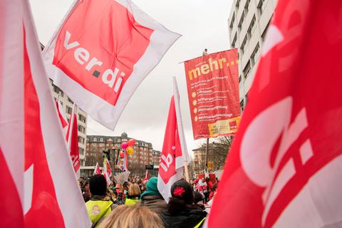 Die Gewerkschaft Verdi hat am kommenden Dienstag zum Warnstreik in ganz Hessen aufgerufen. Foto: Fabian Sommer/dpa 