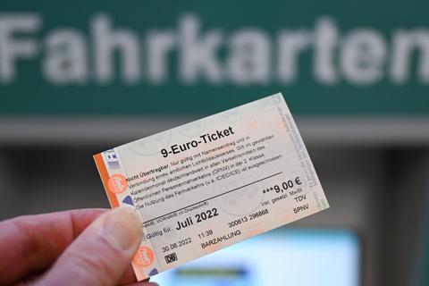 Der Run auf das 9-Euro-Ticket war auch im Rhein-Neckar-Raum riesig, doch die erhoffte Nachhaltigkeit für den ÖPNV blieb aus. Archivfoto: dpa