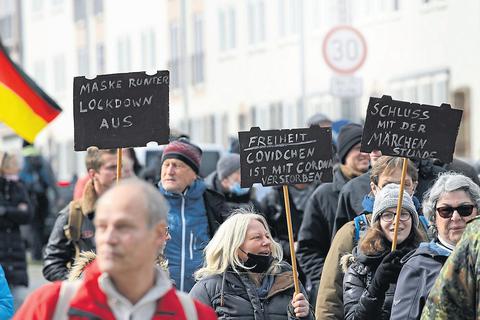 Der Oppenheimer Lehrer nahm an der„Querdenker“-Demo am 20. März in Kassel teil. Foto: dpa