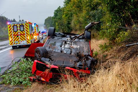 Am Unfallfahrzeug entstand wirtschaftlicher Totalschaden. Foto: Fuldamedia 