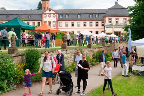 Der malerische Schlosspark lädt wieder zum Bummeln und Entdecken ein. Gemeinschaft Altenschlirf
