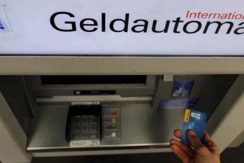 Ein Geldautomat im Einkaufszentrum Kaiserwiesen in der Keltenstraße in Fulda wurde in der Freitagnacht gegen 1 Uhr gesprengt. 