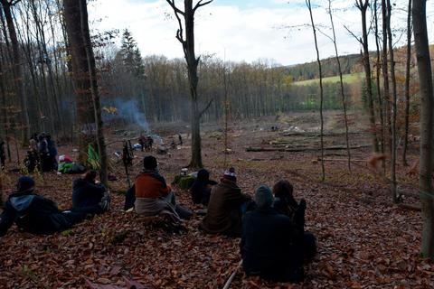 Im nördlichen Bereich des Dannenröder Forstes - im Camp "Drüben", wo vergangenen Woche der Einsatzschwerpunkt lag, herrscht am Sonntag Ruhe.  Foto: Krämer 