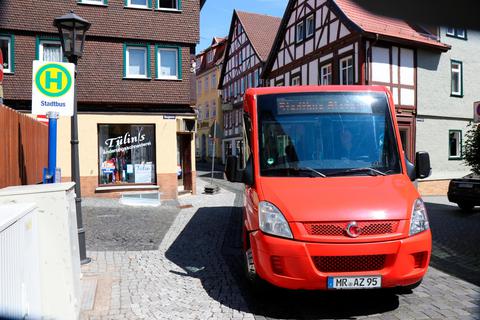 Der Alsfelder Stadtbus: Auch in der Altstadt ist der wendige Bus unterwegs. Foto: OZ-Archiv 