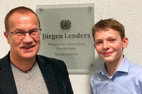 Jürgen Lenders trifft Stipendiat Lonne Gilbert. © Anja Waldschmidt