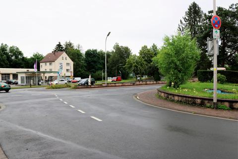 An der Einmündung zur Fuldaer Straße soll im Zuge des Radwege-Ausbaus die Vorfahrtregelung zwischen Spessartstraße und Rhönstraße geändert werden.  Foto: Stoepler 