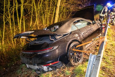 Der Porsche erlitt Totalschaden.