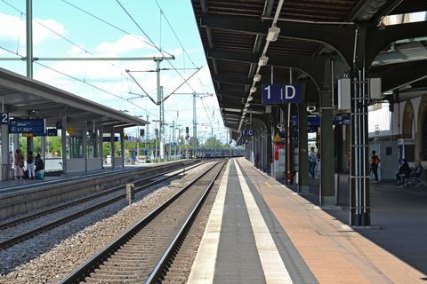 Der erste Tag des 9-Euro-Tickets: Und trotzdem ist am Bahnhof in Worms nicht viel mehr los als sonst. Foto: pakalski-press/ Ben Pakalski