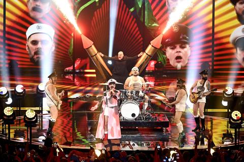 Ganz und gar nicht unpolitisch: Let 3 aus Kroatien sorgen mit ihrem Song „Mama ŠČ“ beim 67. Eurovision Song Contest für Furore.
