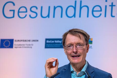 Karl Lauterbach (SPD), Bundesgesundheitsminister spricht bei der 17. Branchenkonferenz Gesundheitswirtschaft.  Foto: dpa/Jens Büttner