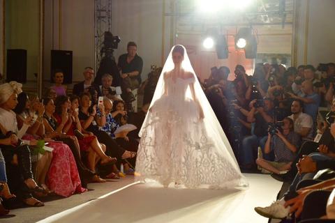 Brautkleid von Abed Mahfouz. Foto: Anja Kossiwakis