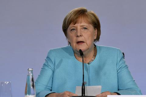 Bundeskanzlerin Angela Merkel (CDU) spricht bei einer Pressekonferenz im Bundeskanzleramt. Bund und Länder legen im Kampf gegen die Folgen der Corona-Pandemie in den Jahren 2020 und 2021 ein Konjunkturpaket im Umfang von 130 Milliarden Euro auf.  Foto: John Macdougall/AFP/POOL/dpa