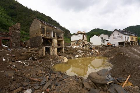 Häuser in Mayschoß sind nach der Flut total zerstört. Foto: dpa/Thomas Frey