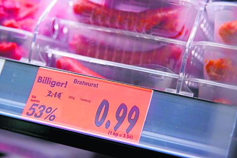 Überraschung im Kühlregal: Die Fleischpreise sinken. Archivfoto: NGG