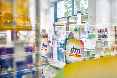 Im Drogeriemarkt dm sollen bald Booster-Impfungen möglich sein. Ein Probelauf ist in Karlsruhe gestartet.  Foto: dm