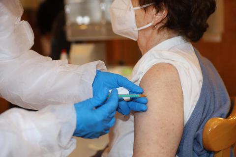 Noch liegt die Booster-Impfquote in Rheinland-Pfalz nur bei 4,5 Prozent. Das soll sich bis Jahresende ändern. Foto: dpa