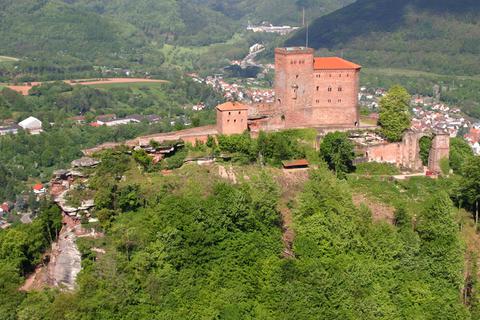 Die Burg Trifels thront auf dem Sonnenberg. Foto: GDKE Rheinland-Pfalz 