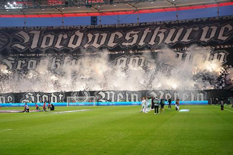 In den Europa-League-Heimspielen sorgten die Eintracht-Fans mit tollen Choreos stets für ein tolles Rahmenprogramm. In der Champions League dürfen sich viele nun sogar über ihre gewohnten Stehplätze freuen.