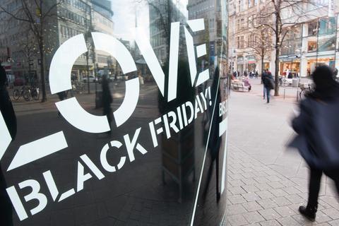 Rabatttage wie der heutige Black Friday werden für den Einzelhandel immer wichtiger. Vor allem in den Online-Kanälen.  Foto: dpa 