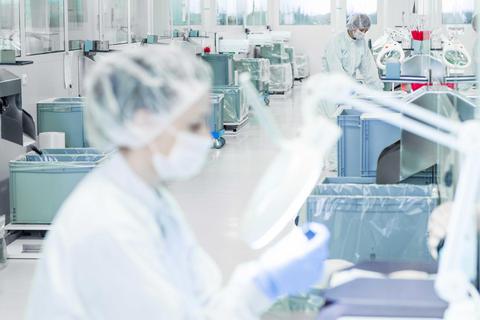 Blick in die Reinraumproduktion bei Riegler: Ab 1. Juli firmiert das Unternehmen unter Wirthwein Medical. Foto:  Wirthwein AG