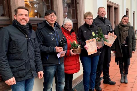 Karsten Hahn (von links) zusammen mit Alimbek Rommel, Christa Weller, Beate Köhler, Markus Post, Britta Hahn. Foto: Kirst 